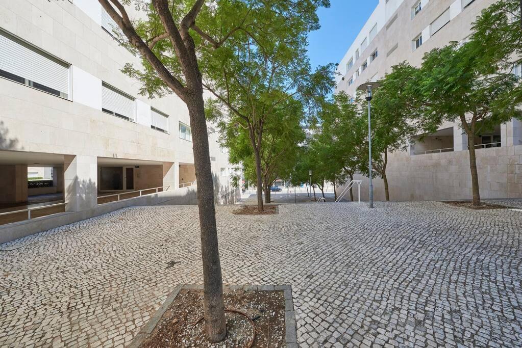 Modern Apartment In Parque Das Nacoes Lisbona Esterno foto